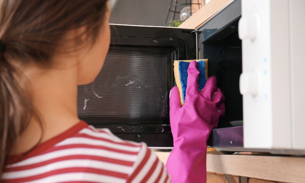 How to Clean Microwave With Vinegar And Baking Soda