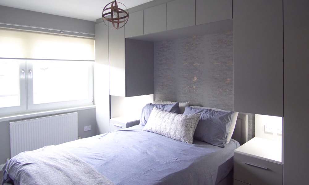 Modern Fitted Wardrobes With Bed In The Middle